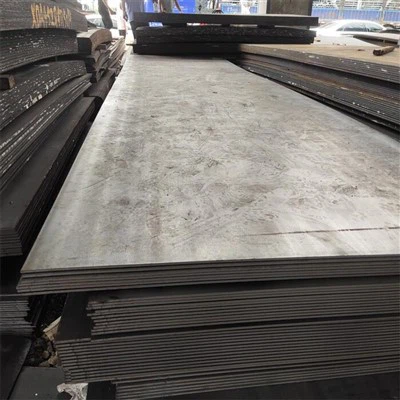 Cầu đi bộ bằng kim loại thép Corten cổ điển trong công viên